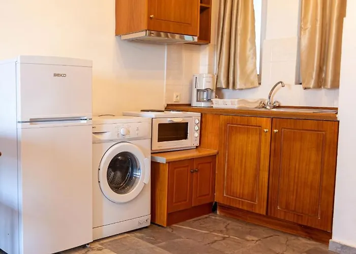 Seaheaven A4 - Beachfront Nest Memi,